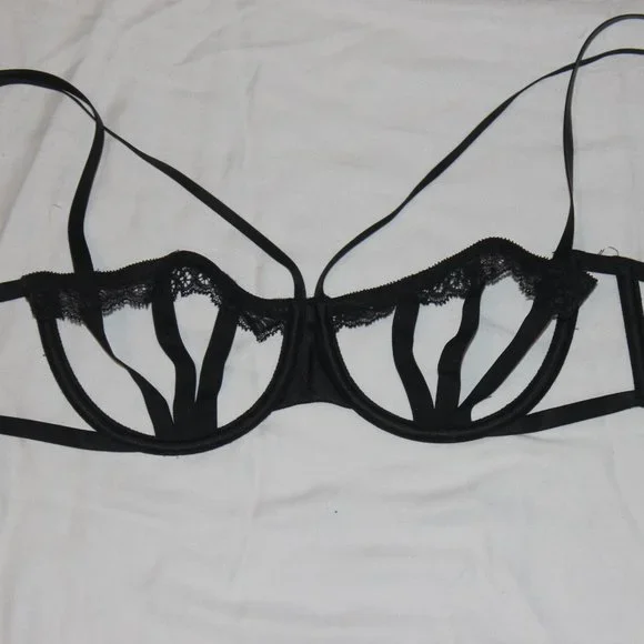 Victoria's Secret Very Sexy Caged Bra - Picture 11 of 13